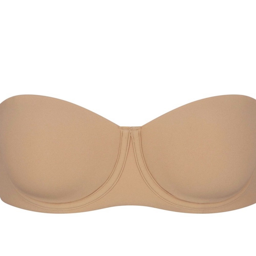 New SKIMS Tan Seamless Strapless Bra